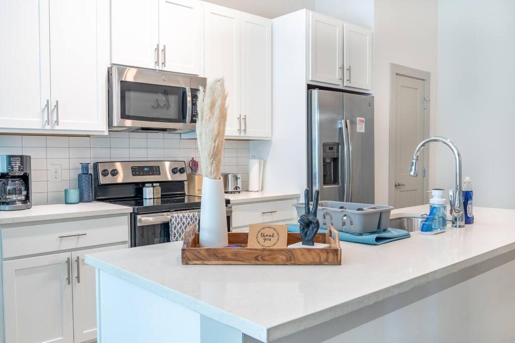 Beautiful Riverwalk Apt With Full Amenities, King Bed & Free Parking San Antonio Zewnętrze zdjęcie