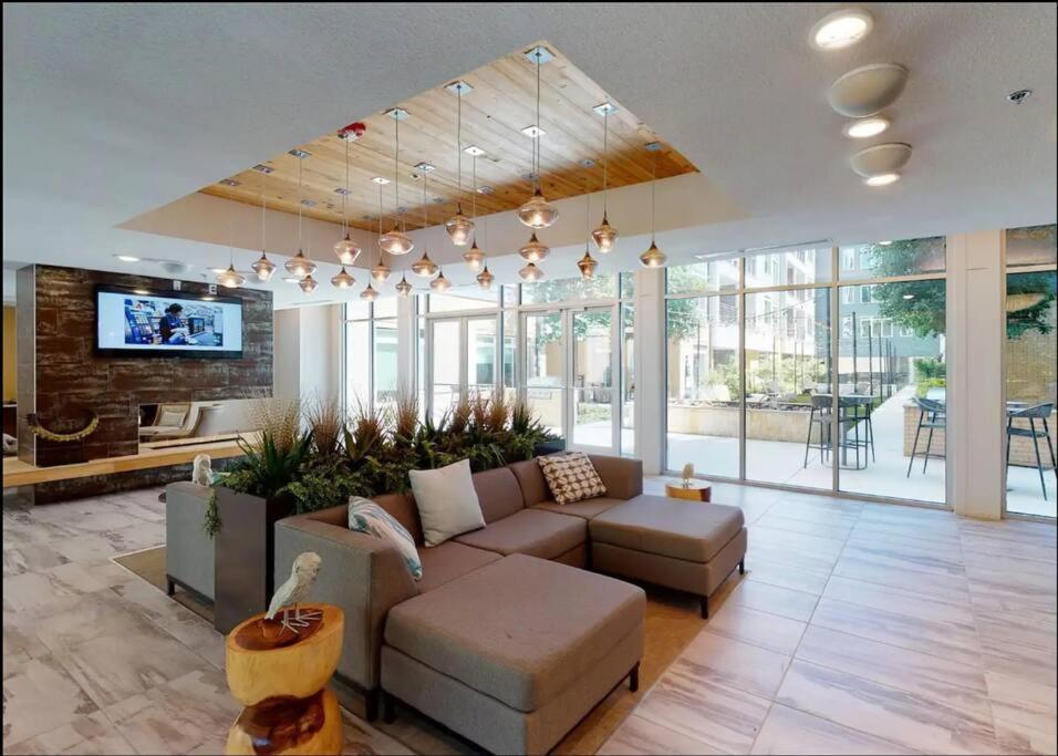 Beautiful Riverwalk Apt With Full Amenities, King Bed & Free Parking San Antonio Zewnętrze zdjęcie