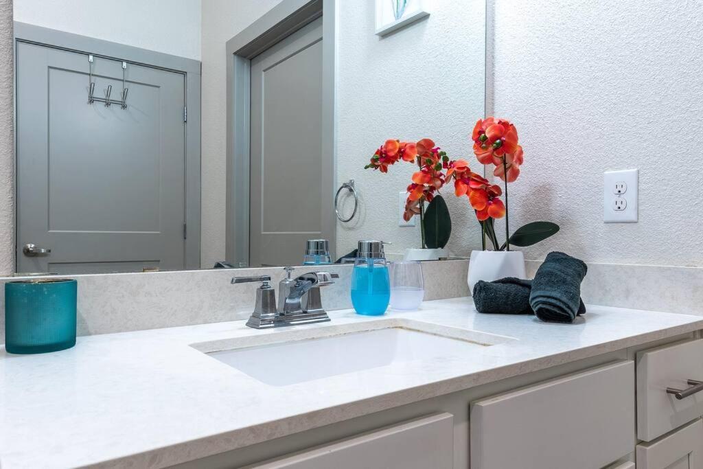 Beautiful Riverwalk Apt With Full Amenities, King Bed & Free Parking San Antonio Zewnętrze zdjęcie